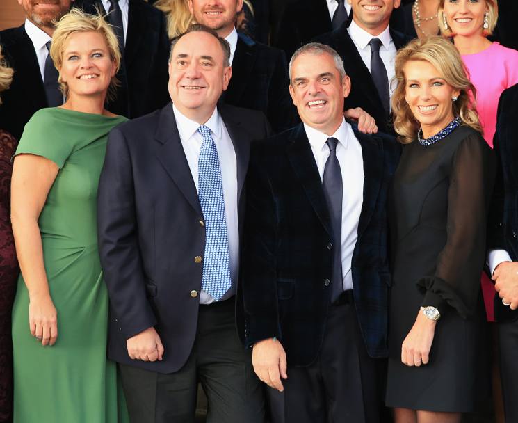 Il capitano della squadra europe Paul McGinley con la moglie Allison posano con il Primo ministro scozzese Alex Salmond e Pernilla Bjorn moglie di Thomas Bjorn (Getty Images)